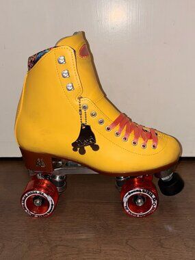 🛼 NEW Moxi Beach Bunny Roller Skates – Straw Lemon -Size 7, see chart